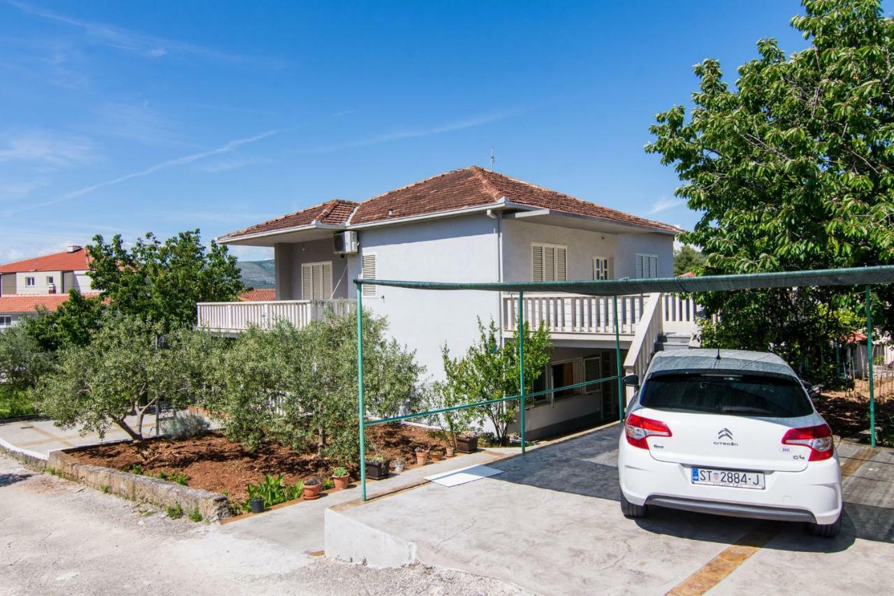 Flora Apartment Trogir Bagian luar foto
