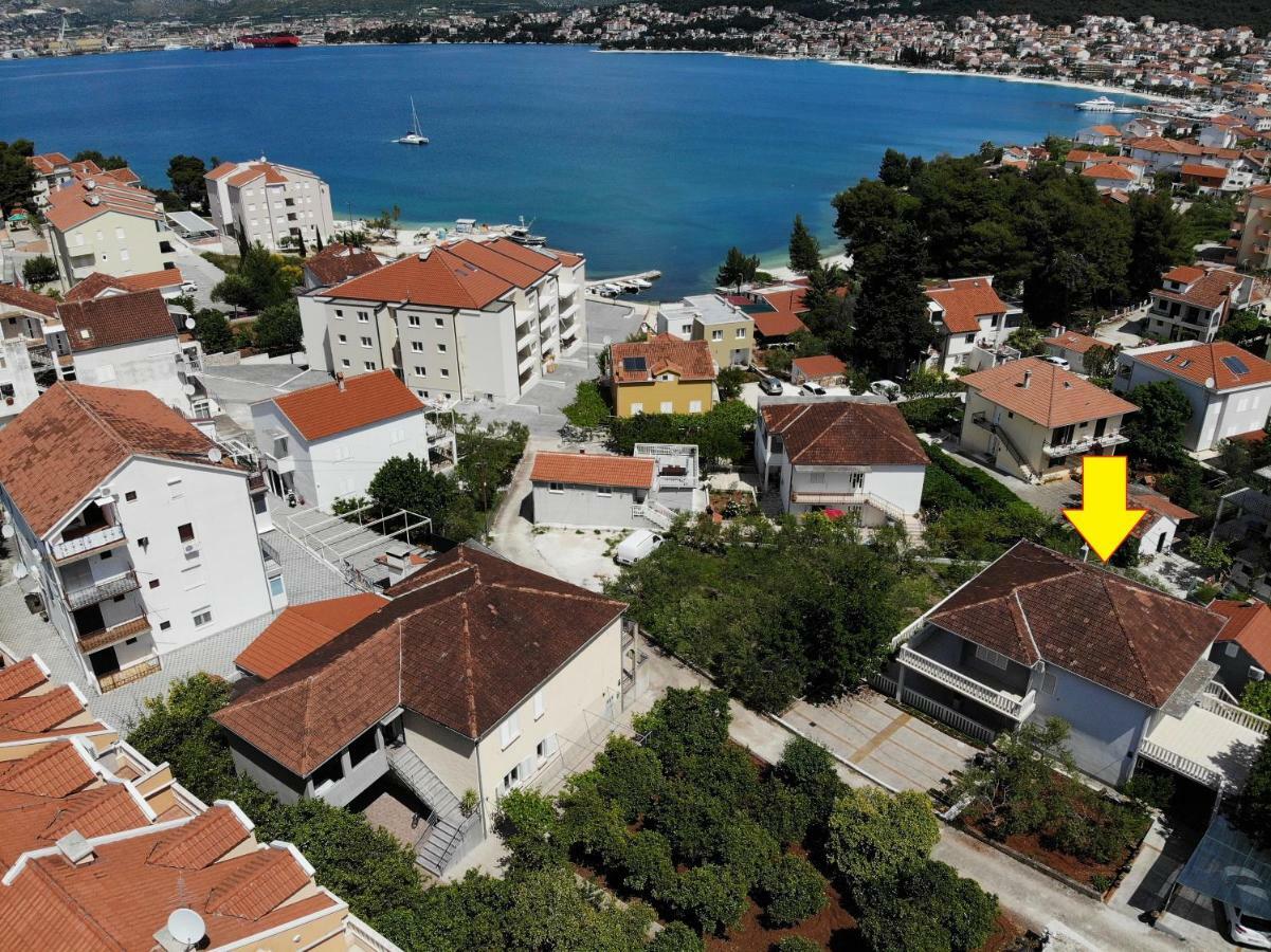 Flora Apartment Trogir Bagian luar foto