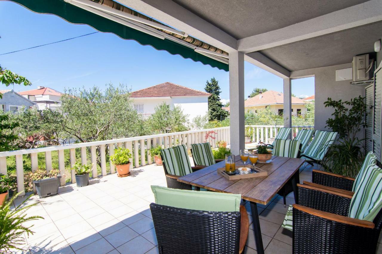 Flora Apartment Trogir Bagian luar foto