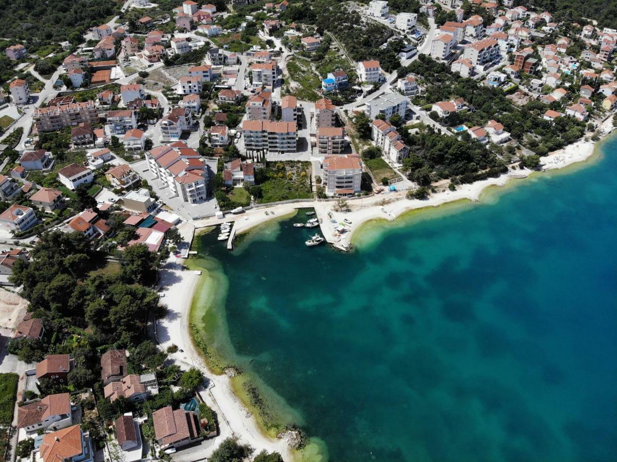 Flora Apartment Trogir Bagian luar foto