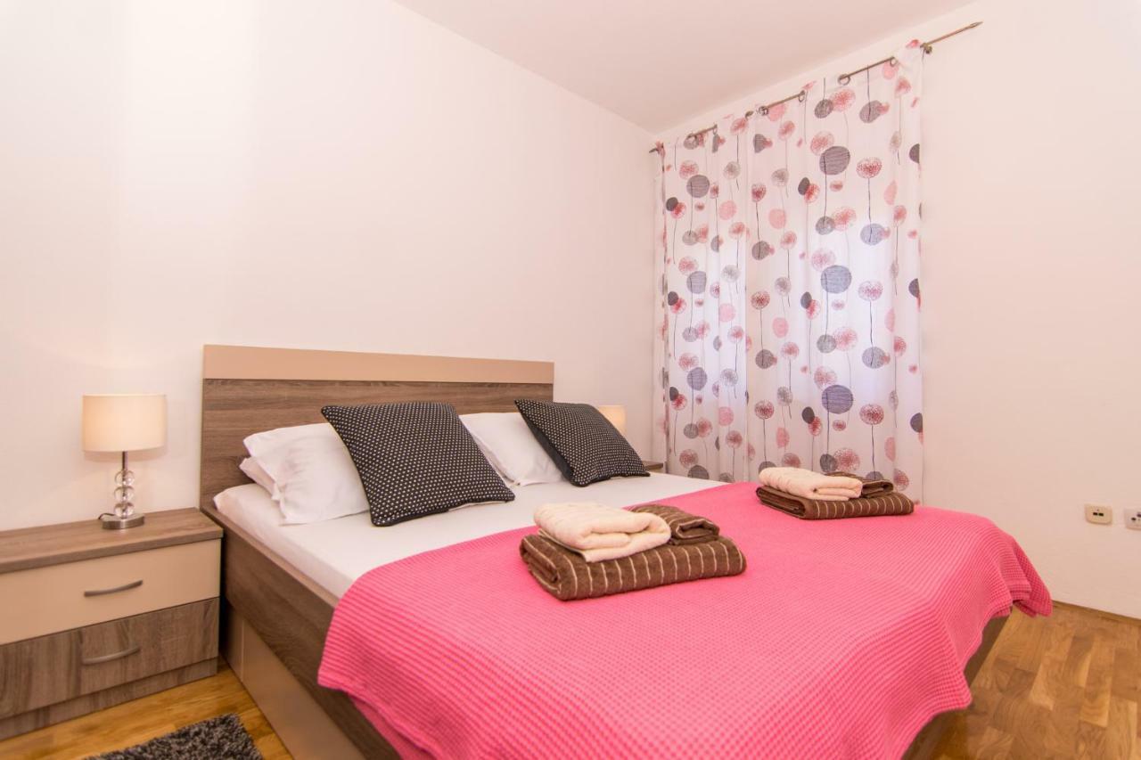 Flora Apartment Trogir Bagian luar foto