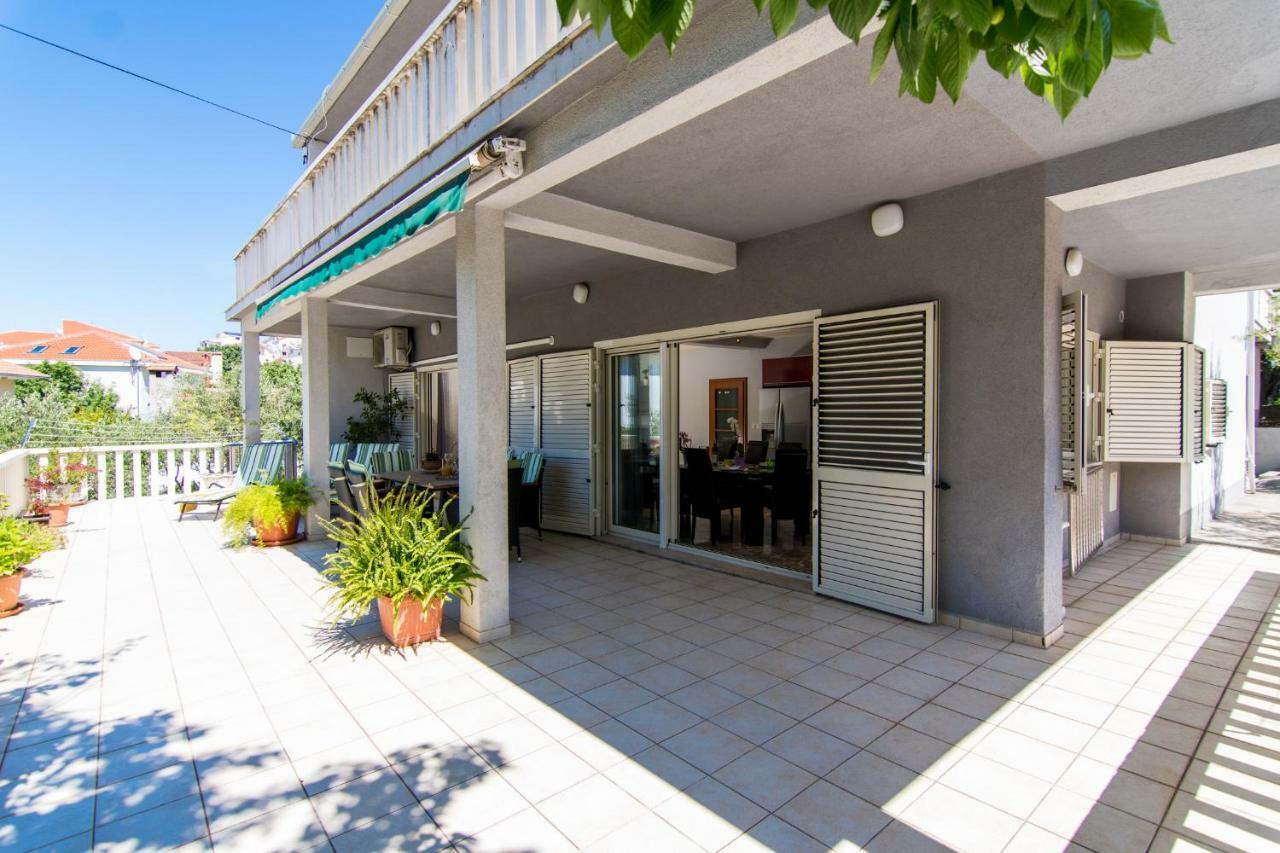 Flora Apartment Trogir Bagian luar foto